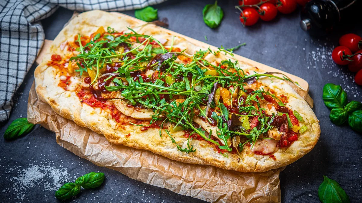 Pinsa con Chicken BBQ