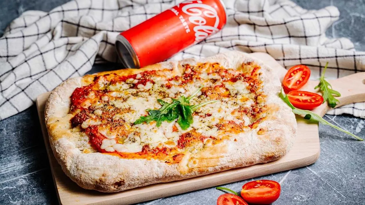 Pinsa Margherita + Coca-Cola