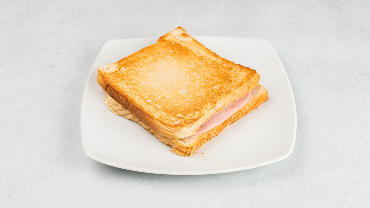 Tost sa čajnom i kačkavaljem