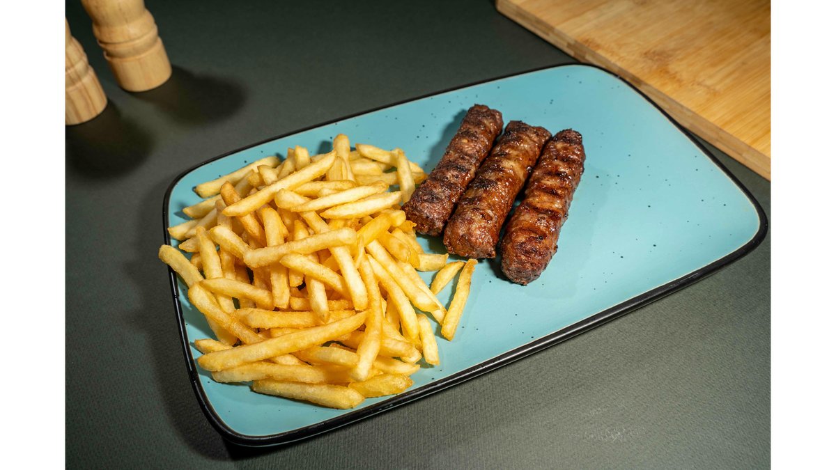 Meniu 3 mici mari+cartofi prajiti+chifla de casa+mustar