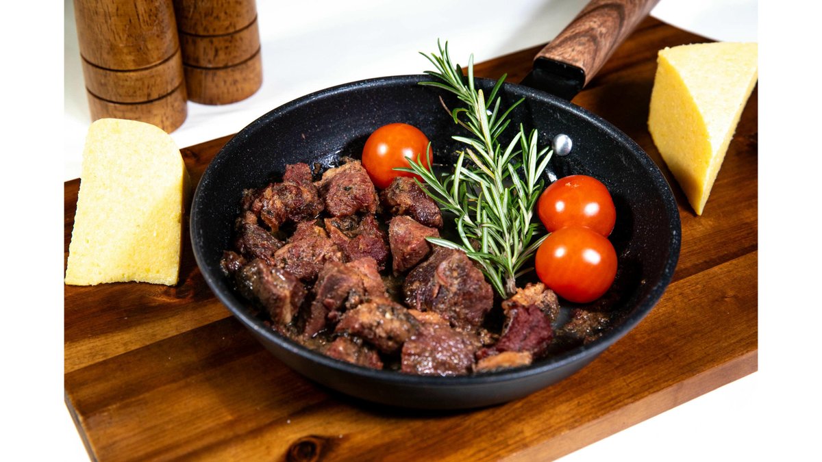 Pastrama de berbecut cu mamaliga