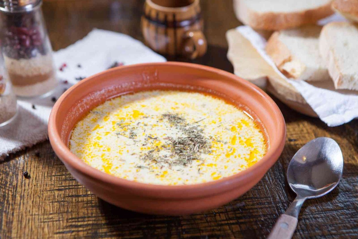 CIORBA ARDELENEASCA DE PORC CU TARHON