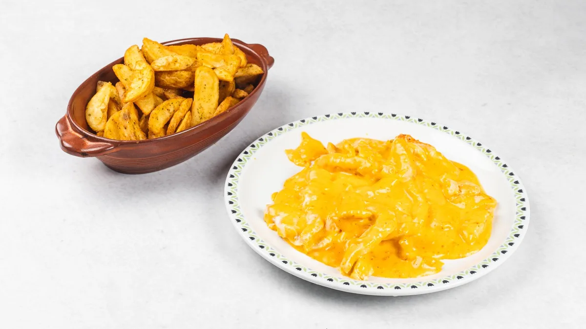 Pavo en Cheddar salsa