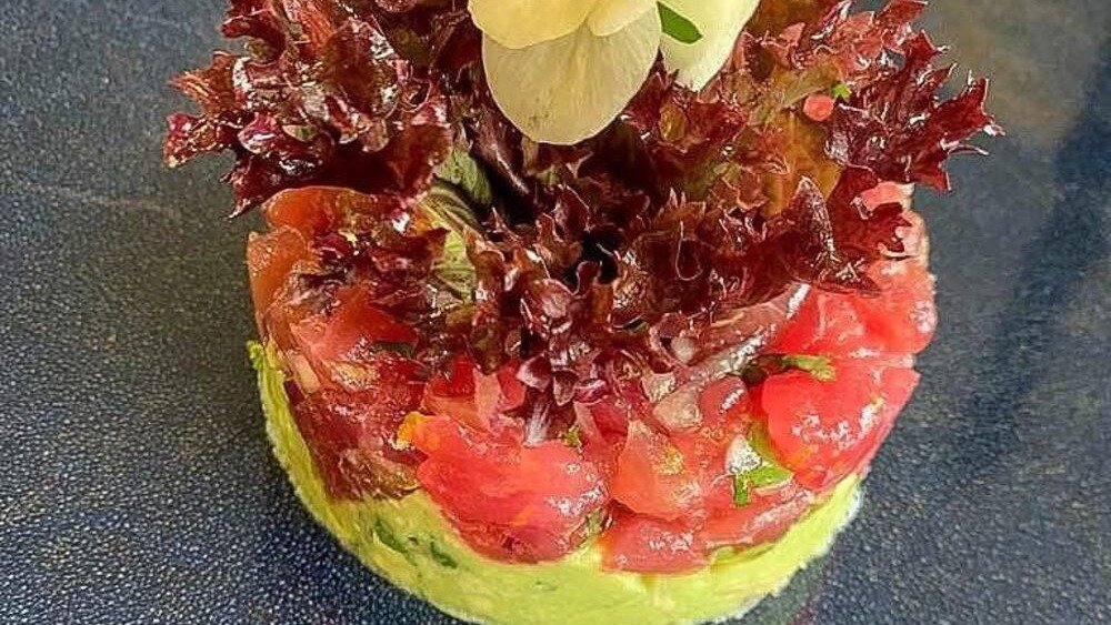 Tuna Tartare With Guacamole And Garden Salad