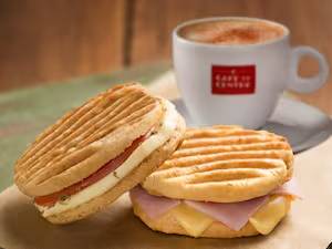 02 Paninis 01 Cappuccino Grande (150Ml)
