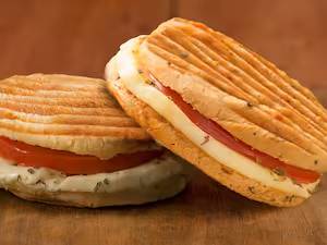 Panini de Mussarela e Tomate Fresco