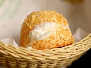 Pão de Queijo Parmesão Recheado