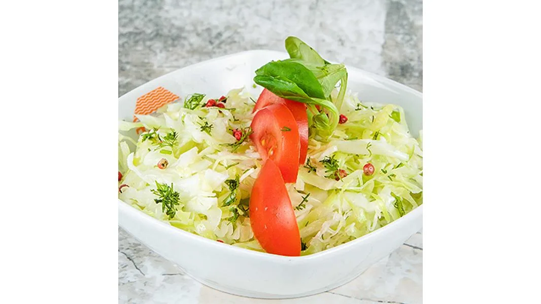 Salată de varză cu roșii