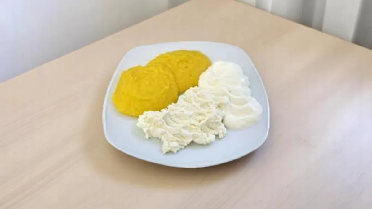 Mămăliguță cu brânză și smântână