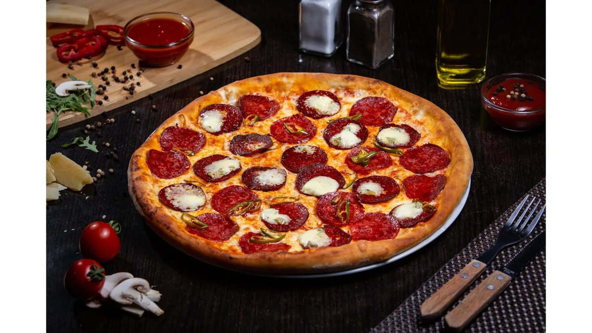 Pizza salami e gorgonzola
