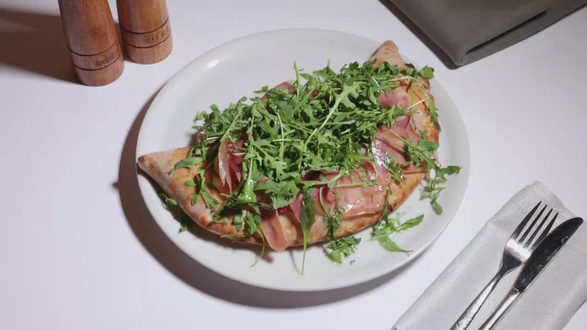 Pizza Prosciutto Calzone