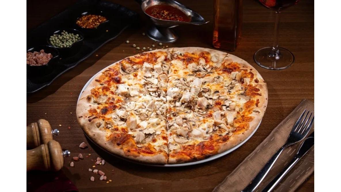 Pizza putanesca ø52cm