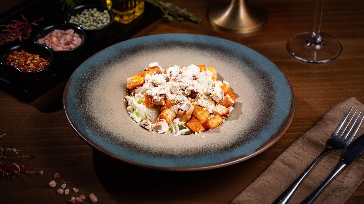 Salată Caesar