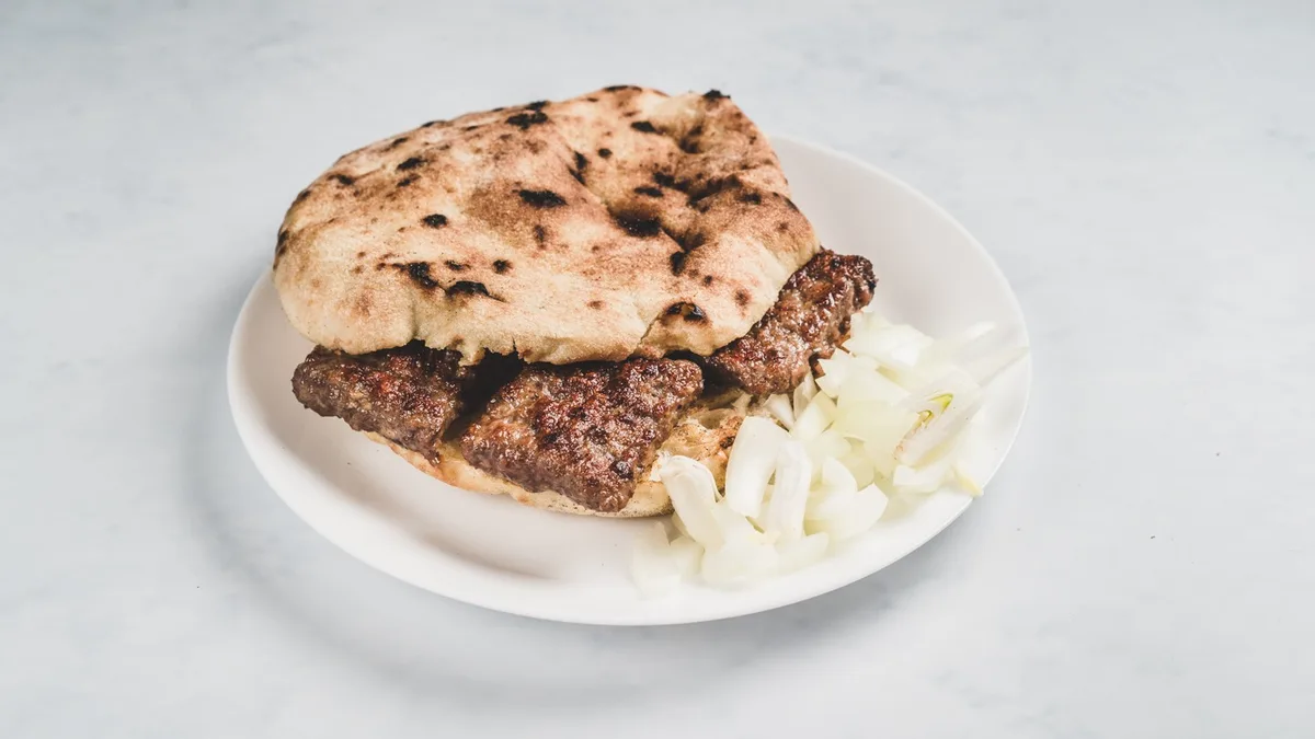 Ćevapi s prilogom