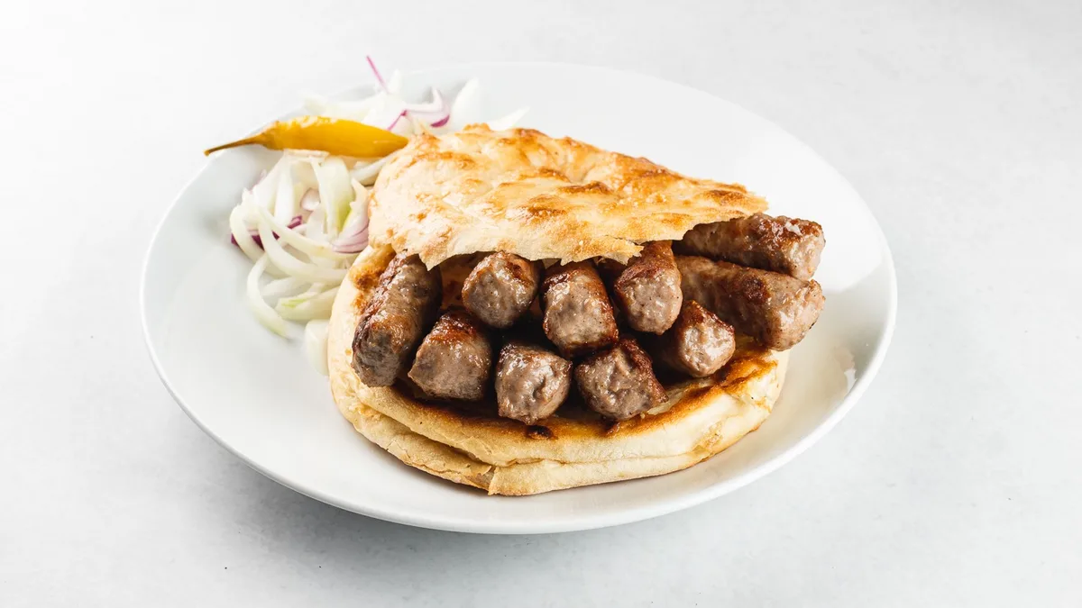 Ćevapi u lepinji + pommes