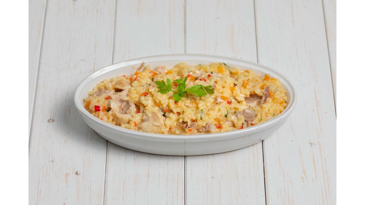 Pilaf cu pui 3 porții + salată varză 200 g