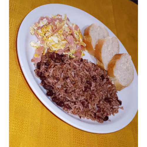 Pinto Huevo con Jamón