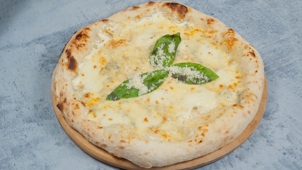 Quattro formaggi pizza 42cm
