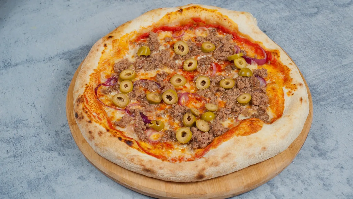 Tuna pizza 42cm
