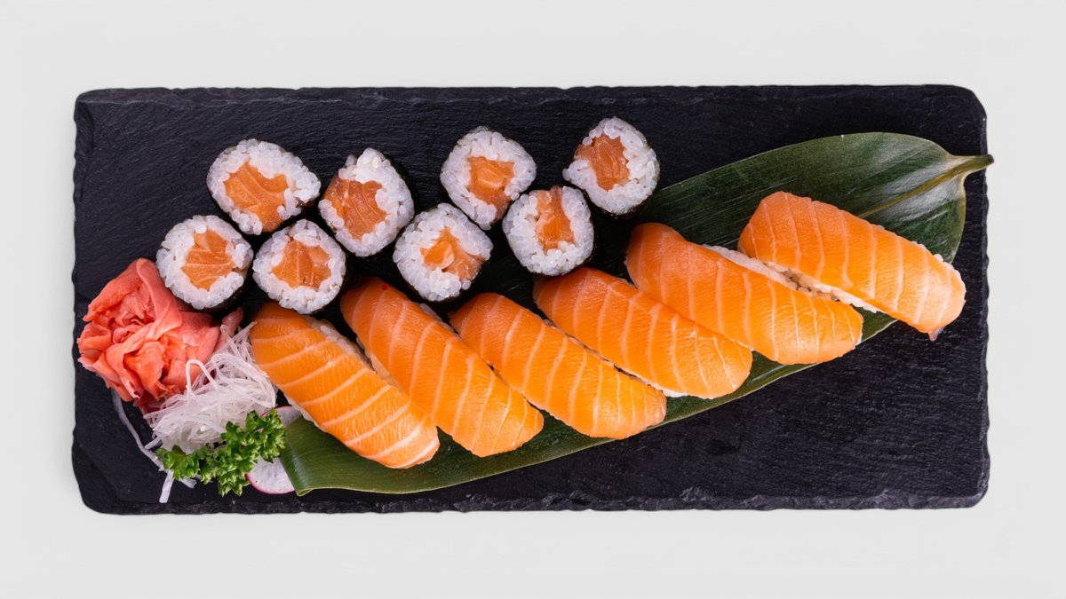 S13. losos speciál 14ks (8maki+6nigiri)