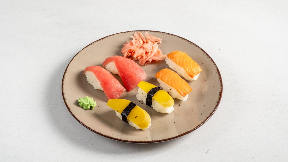 S16. Nigiri Set