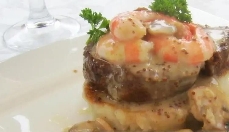 Bisteck de Lomito en salsa de Camarones