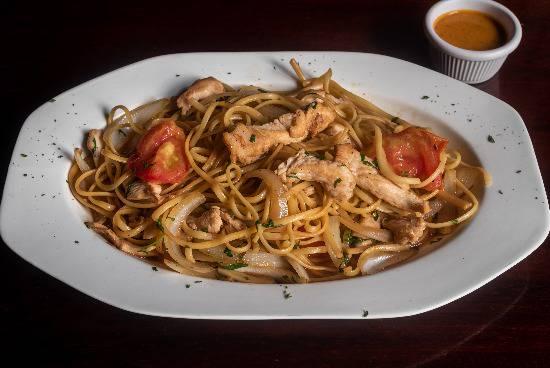Spaguetti Saltado de Pollo