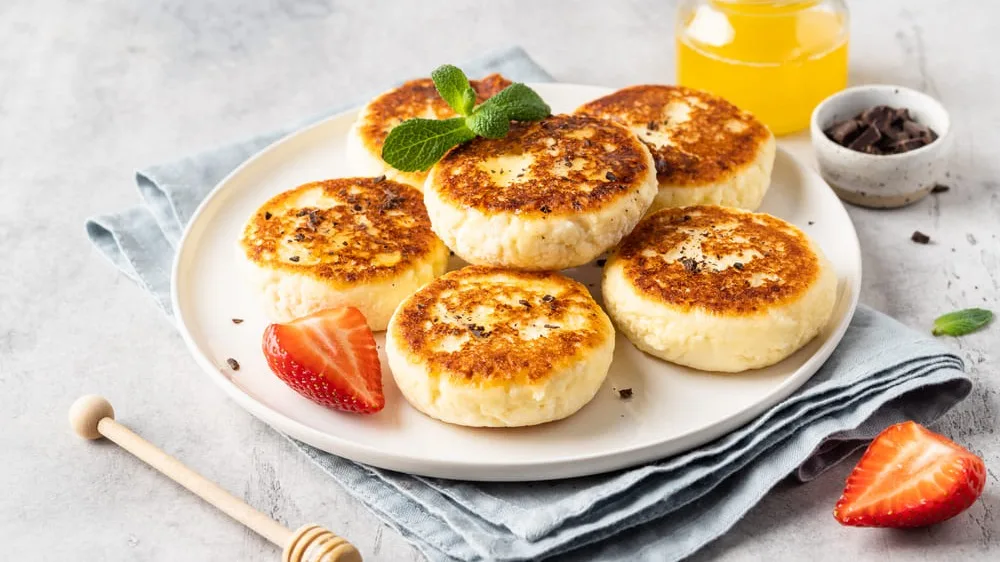 Syrniki (4 pc) with cream