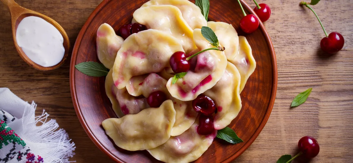 Vareniki with cherry and cream