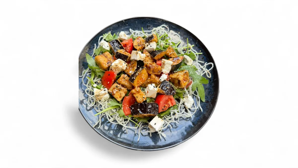Warm salad with fried eggplants