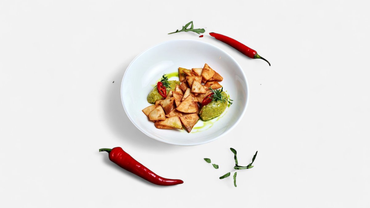 Guacamole tortilla çipsi ilə