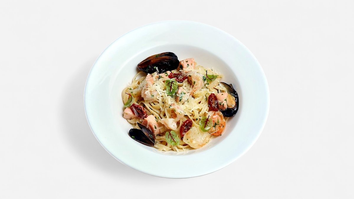Linguine dəniz məhsulları ilə