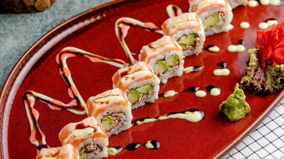 Qızılbalıq və Avokado ilə Roll