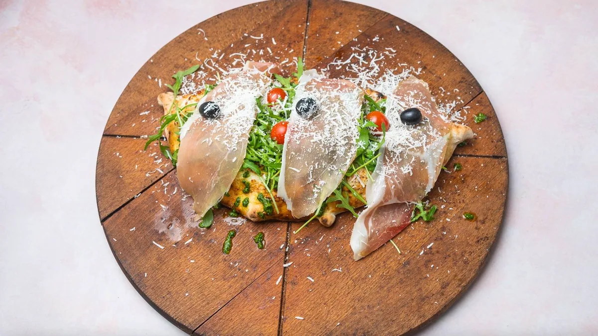 Prosciutto calzone