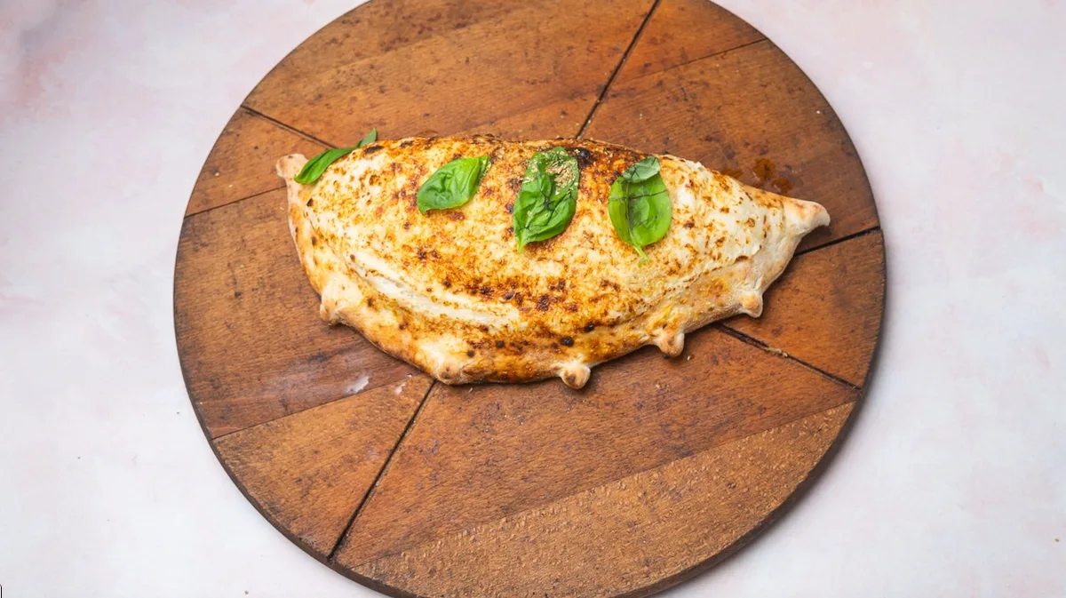 Quattro formaggi calzone