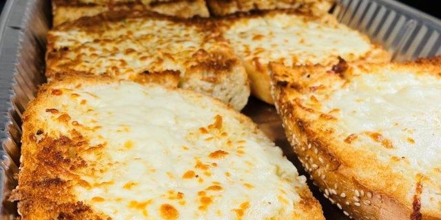Garlic Bread Parmigiana