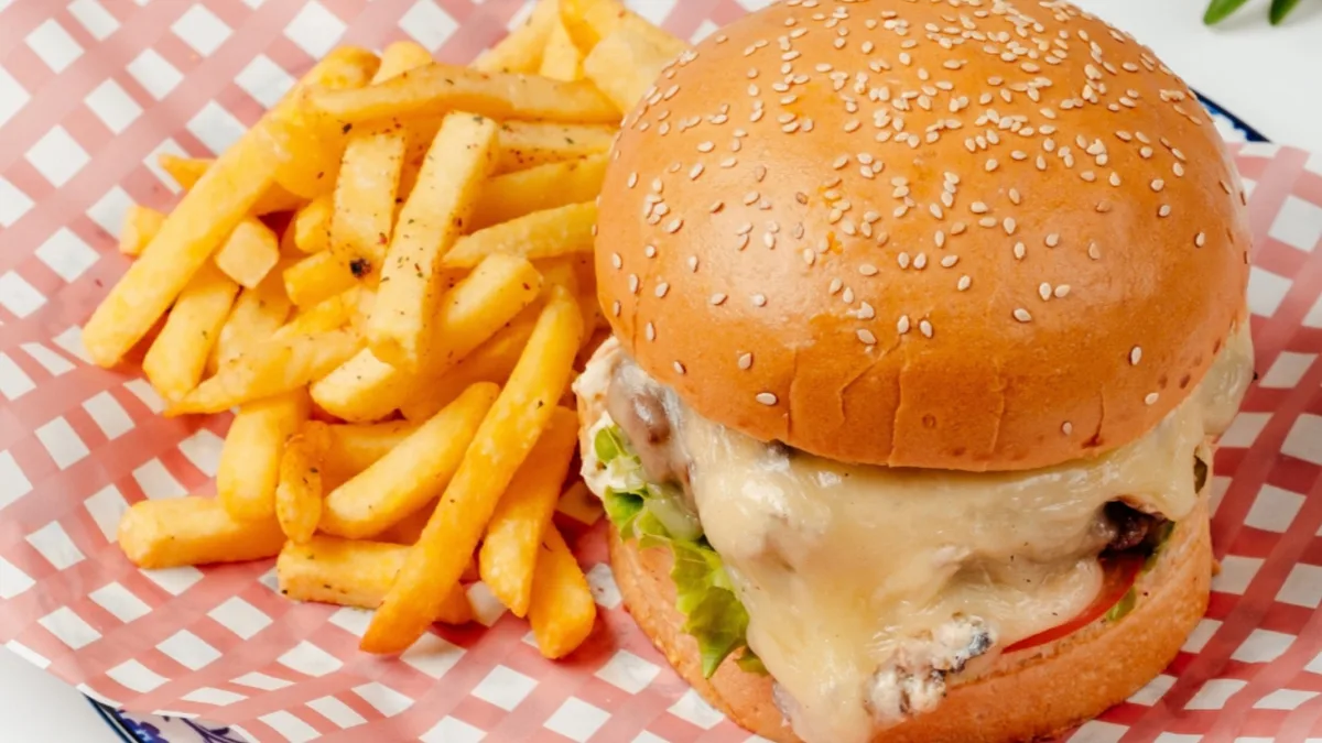 Göbələkli Burger