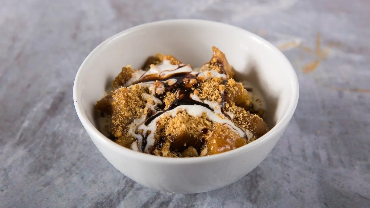 Ζεστό και Τραγανό Apple Crumble