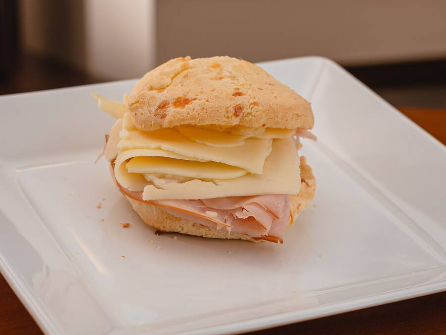 Sanduíche de Pão de Queijo