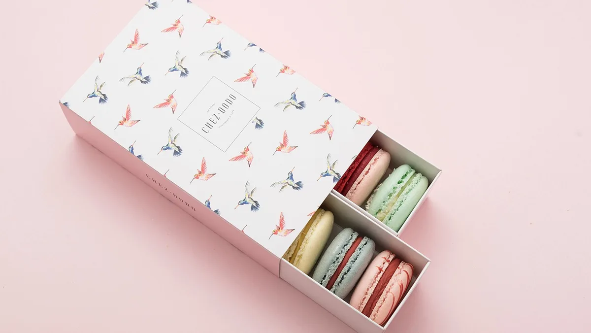 12 DB MACARON KOLIBRIS DÍSZDOBOZBAN (VÁLASSZ ÍZEKET!)