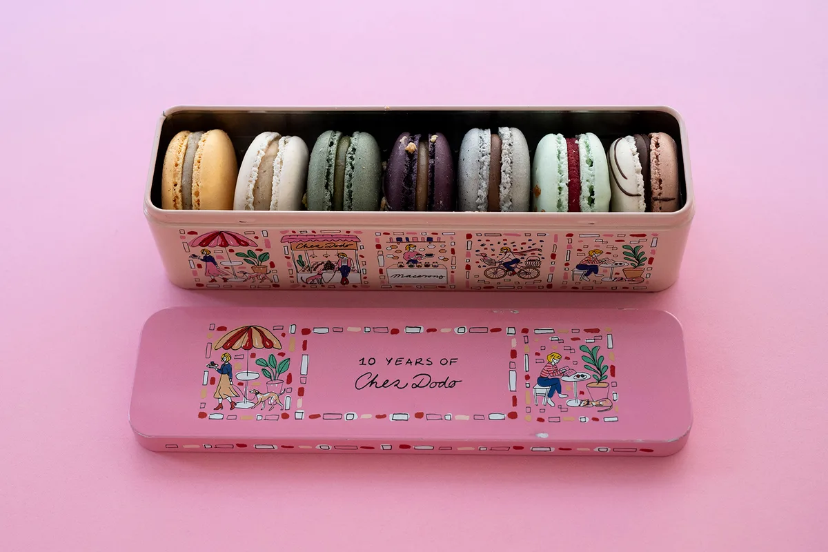 7 DB MACARON FÉMDOBOZBAN (VÁLASSZ ÍZEKET!)