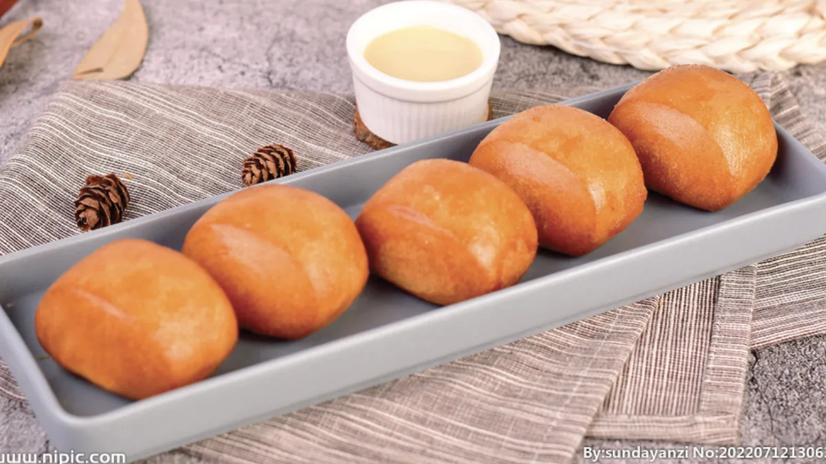 A01-858 Zlatni mantou hleb