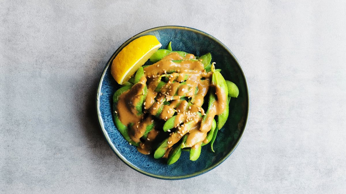 1. Edamame bønner med goma dressing
