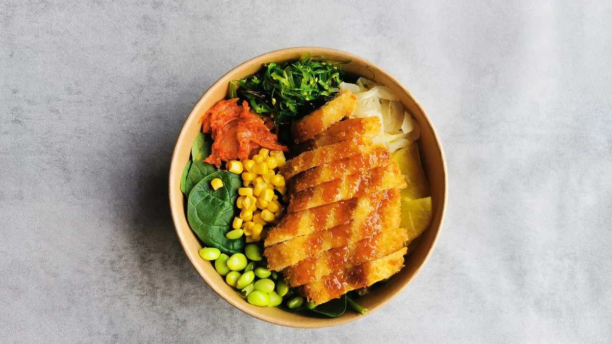 13. Kylling katsu goma nudler