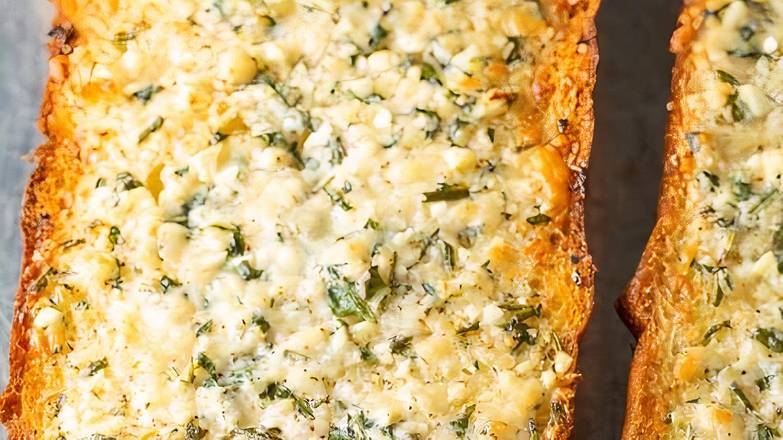 Garlic Bread w/ Cheese