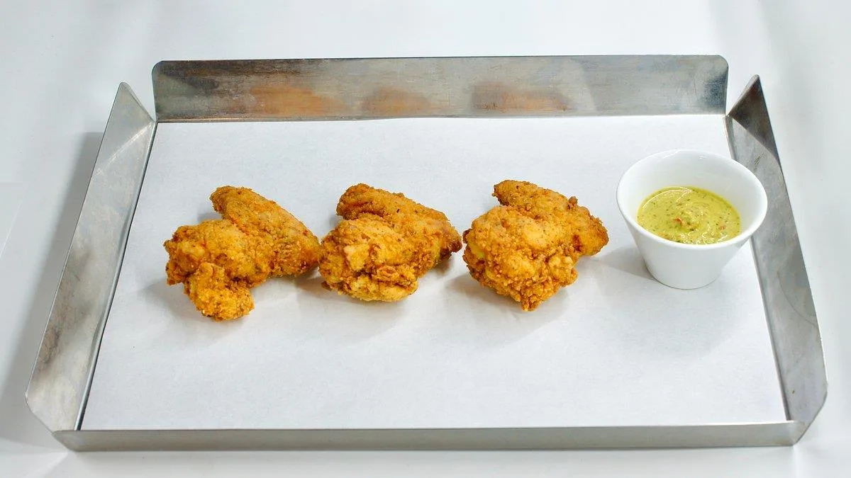 3 Wings + 1 sauce