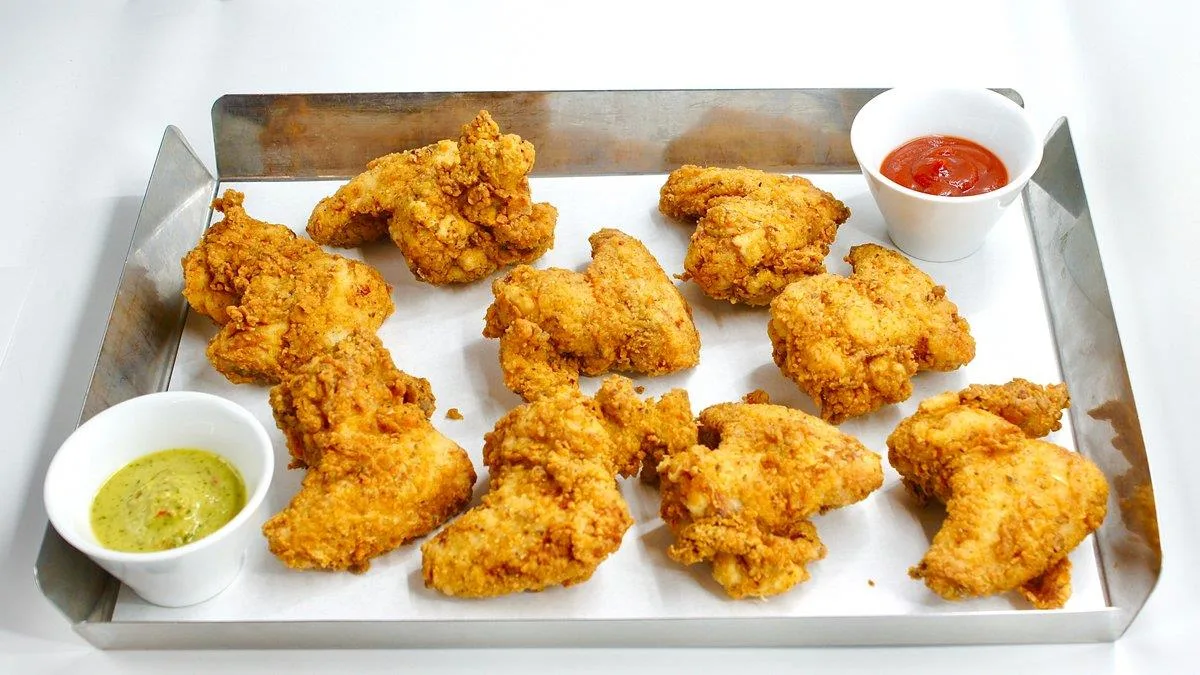 9 Wings + 2 sauces