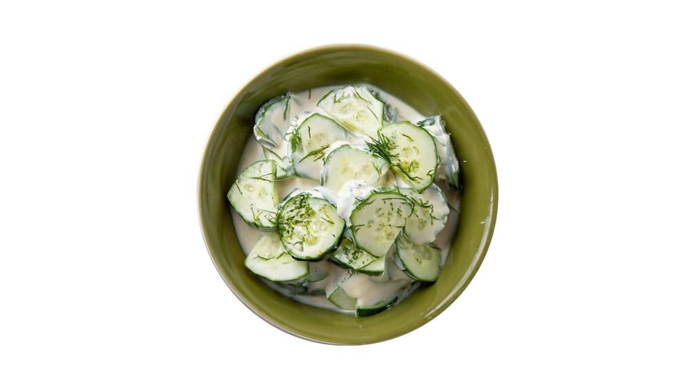 Gurkensalat in einer feinen Sahne-Dill-Mayonnaise