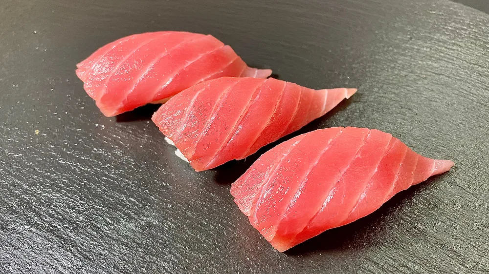Tuna sushi 3 pcs