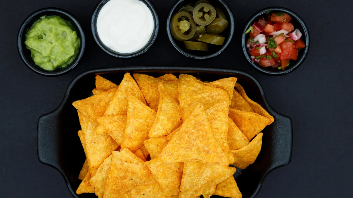 48. CHILLI’S NACHOS S OMÁČKOU